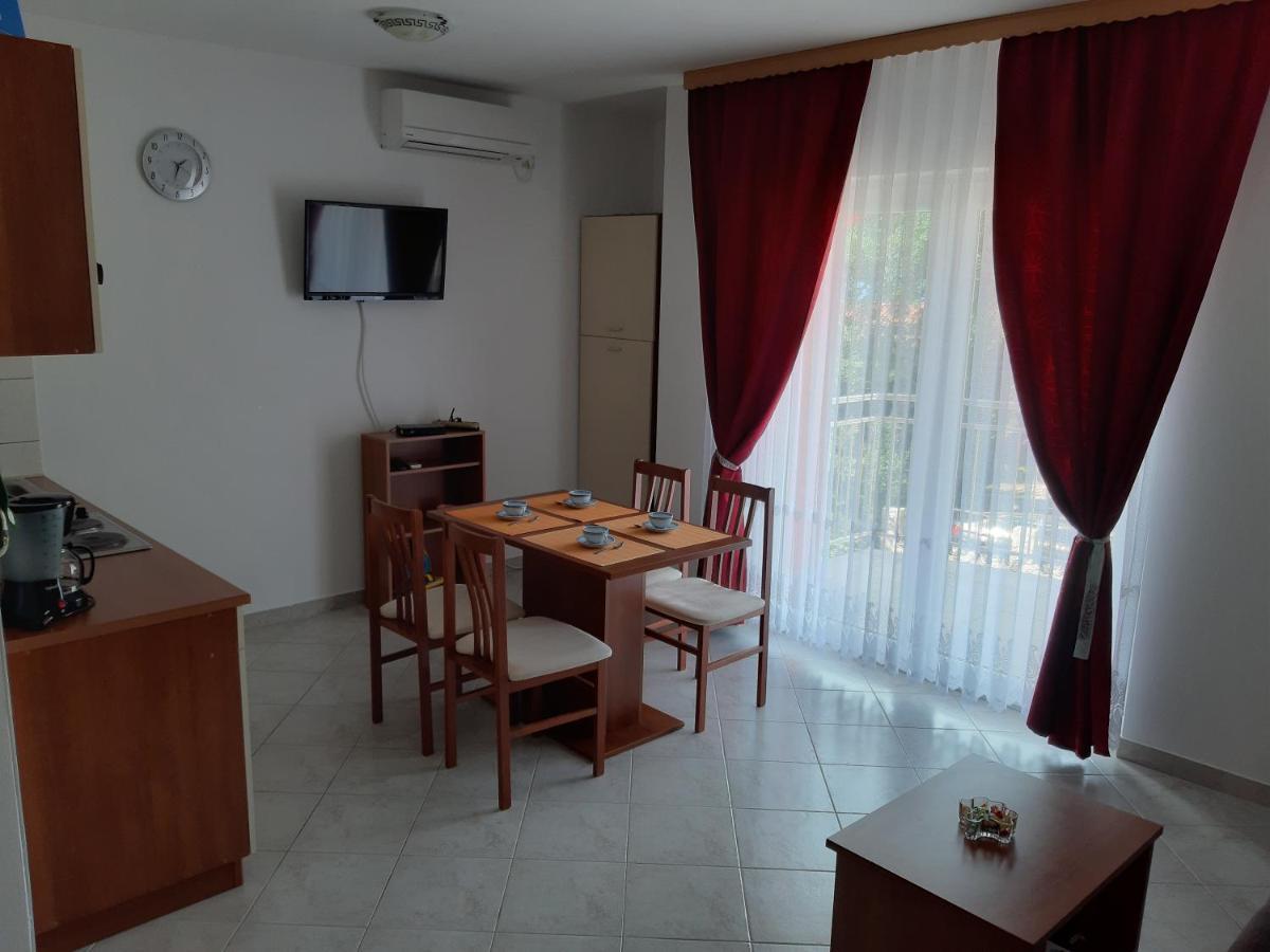 Apartments Mihael Malinska Extérieur photo
