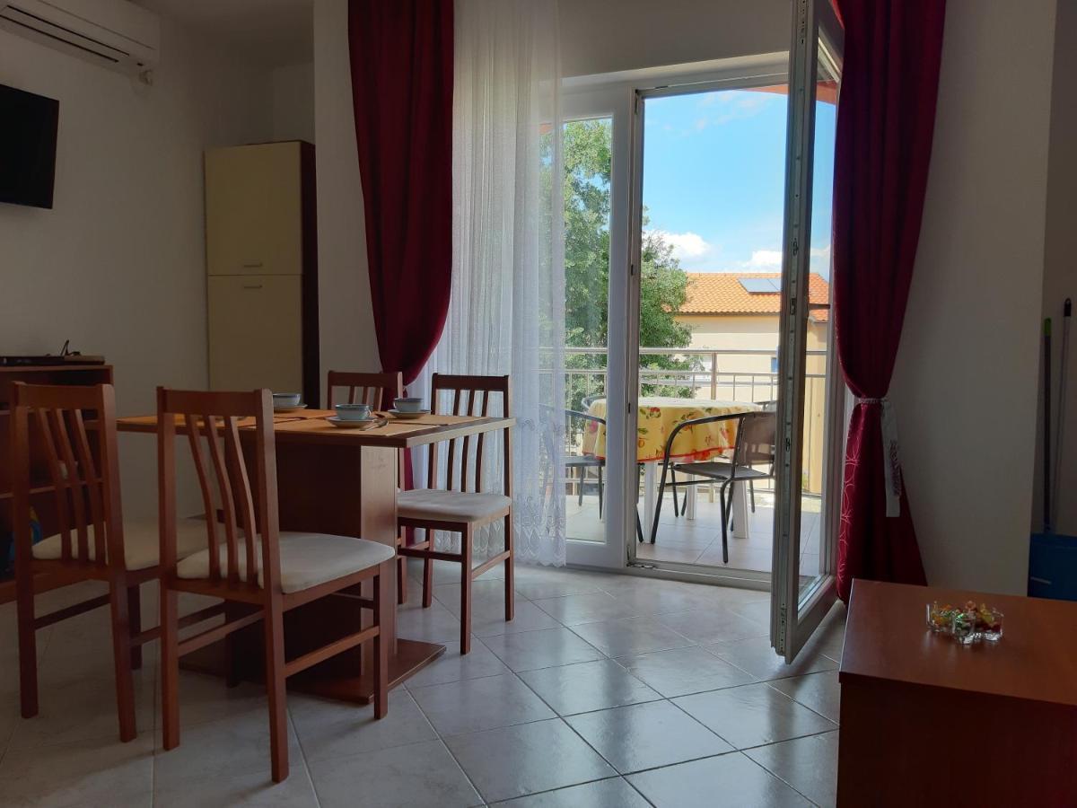 Apartments Mihael Malinska Extérieur photo